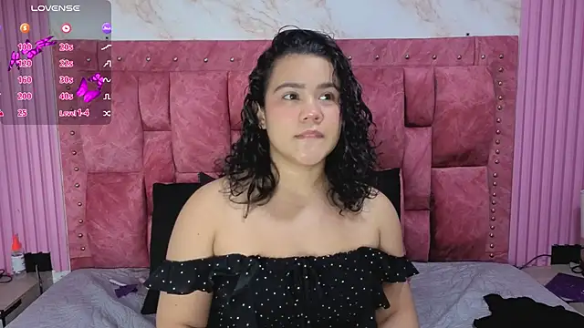 Snapshot of ValeryMorales chatting on April 2026 09:39:33 PM ValeryMorales online show from April 2026 09:39:33 PM