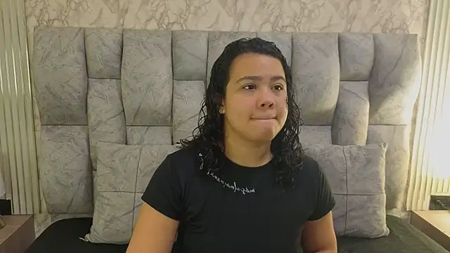 Snapshot of ValeryMorales chatting on May 2026 11:38:01 AM ValeryMorales online show from May 2026 11:38:01 AM