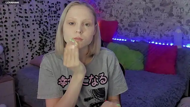 Snapshot of Gina_Gina_love chatting on June 2026 03:22:02 AM Gina Gina love online show from June 2026 03:22:02 AM