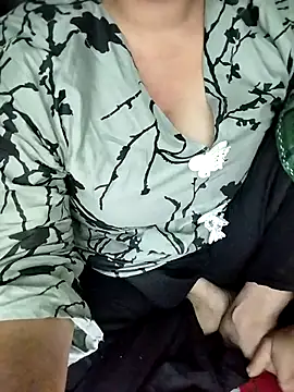 Snapshot of hottyrose69 chatting on December 2025 02:07:02 AM hottyrose69 online show from December 2025 02:07:02 AM