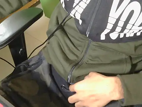 Snapshot of Michal_Fransis chatting on December 2025 12:47:02 PM Michal Fransis online show from December 2025 12:47:02 PM