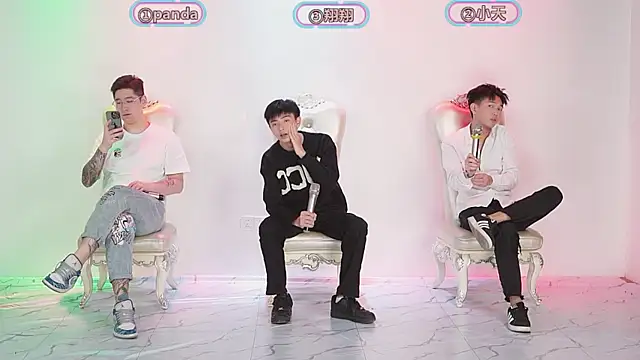 Snapshot of OUBA-boy chatting on December 2025 04:35:01 PM OUBA-boy online show from December 2025 04:35:01 PM