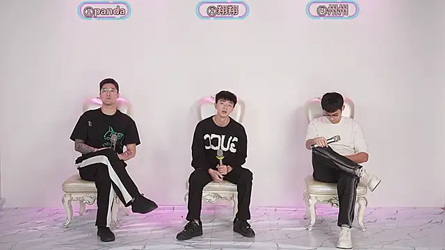 Snapshot of OUBA-boy chatting on December 2025 01:31:02 PM OUBA-boy online show from December 2025 01:31:02 PM