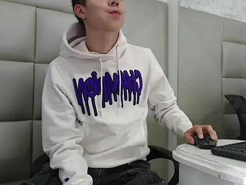 Snapshot of JuanGomm chatting on December 2025 04:08:01 AM JuanGomm online show from December 2025 04:08:01 AM