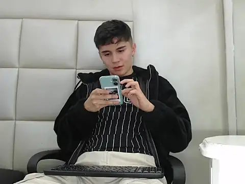 Snapshot of JuanGomm chatting on January 2026 07:50:02 PM JuanGomm online show from January 2026 07:50:02 PM