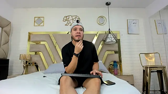 Snapshot of garcia_jacob_ chatting on December 2025 12:44:02 PM garcia jacob online show from December 2025 12:44:02 PM