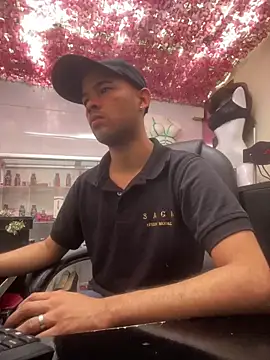 Snapshot of SweeXioji chatting on December 2025 08:28:02 PM SweeXioji online show from December 2025 08:28:02 PM