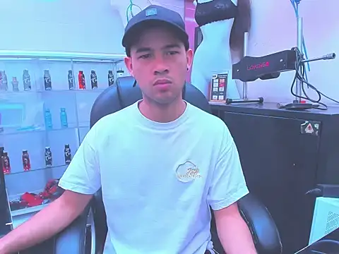 Snapshot of SweeXioji chatting on January 2026 04:10:01 PM SweeXioji online show from January 2026 04:10:01 PM