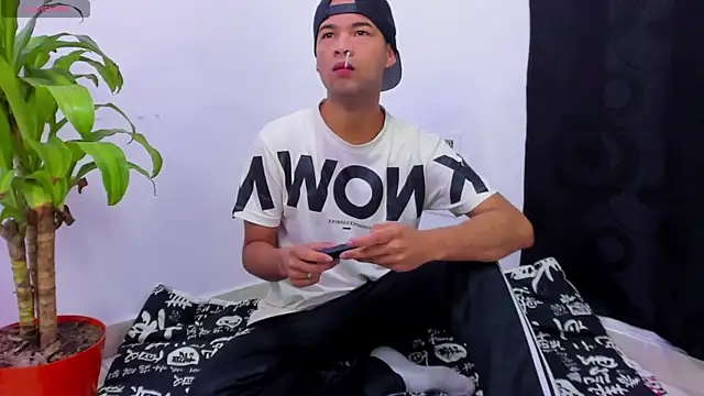 Snapshot of SweeXioji chatting on January 2026 08:19:02 AM SweeXioji online show from January 2026 08:19:02 AM