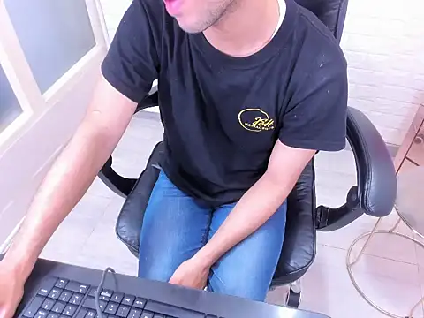 Snapshot of SweeXioji chatting on February 2026 11:45:01 PM SweeXioji online show from February 2026 11:45:01 PM