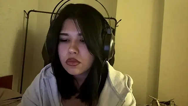 Snapshot of Lolamein chatting on December 2025 03:32:01 PM Lolamein online show from December 2025 03:32:01 PM