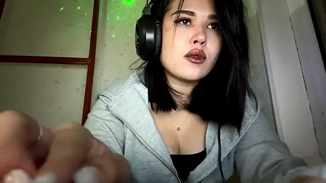 Snapshot of Lolamein chatting on December 2025 01:26:01 PM Lolamein online show from December 2025 01:26:01 PM