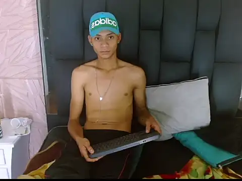 Snapshot of Axel_Marcu chatting on December 2025 05:18:02 PM Axel Marcu online show from December 2025 05:18:02 PM