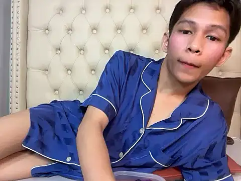TheBoyAboveYou online show from May 2026 07:55:02 PM