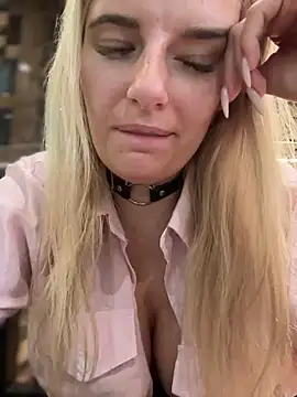 Snapshot of Betsy chatting on December 2024 07:46:01 AM Betsy online show from December 2024 07:46:01 AM