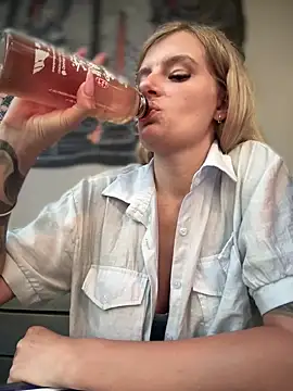 Snapshot of Betsy chatting on January 2025 11:24:01 AM Betsy online show from January 2025 11:24:01 AM