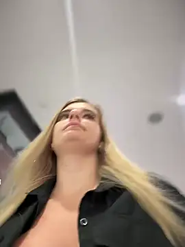 Snapshot of Betsy chatting on February 2025 01:16:02 PM Betsy online show from February 2025 01:16:02 PM