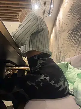 Snapshot of Betsy chatting on December 2025 04:11:01 PM Betsy online show from December 2025 04:11:01 PM