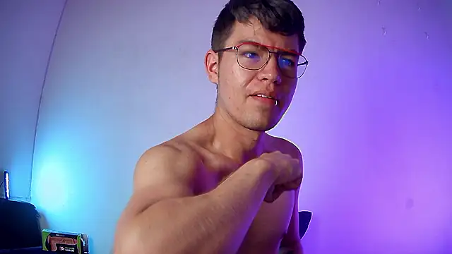 Snapshot of nicolatinboy chatting on February 2026 09:35:01 PM nicolatinboy online show from February 2026 09:35:01 PM