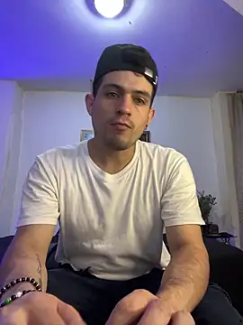 Snapshot of williamsmiiths16 chatting on December 2025 04:23:02 PM williamsmiiths16 online show from December 2025 04:23:02 PM