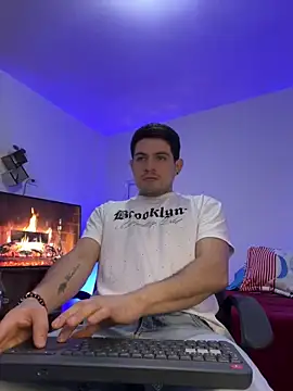 williamsmiiths16 online show from April 2026 11:53:01 AM