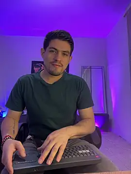 williamsmiiths16 online show from May 2026 10:44:01 AM
