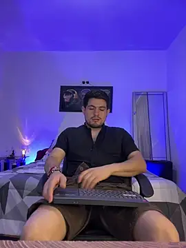 williamsmiiths16 online show from May 2026 11:38:01 AM