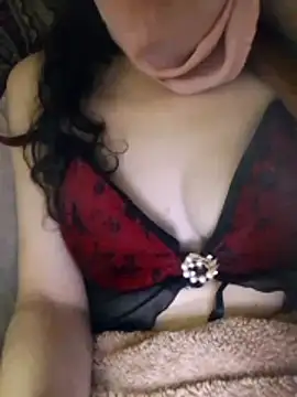 Snapshot of Almas-arabic chatting on April 2026 06:39:01 PM Almas-arabic online show from April 2026 06:39:01 PM