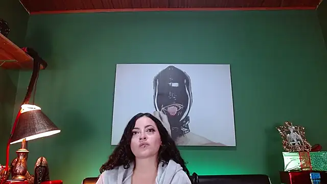Snapshot of LunaTikka chatting on December 2025 01:23:01 AM LunaTikka online show from December 2025 01:23:01 AM