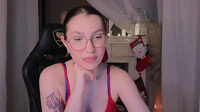 hi evie online show from December 2025 12:44:02 PM