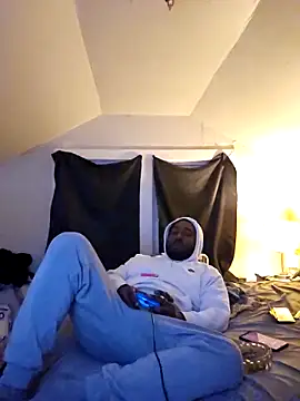 Snapshot of iLOVETRAY96 chatting on December 2025 05:23:01 AM iLOVETRAY96 online show from December 2025 05:23:01 AM