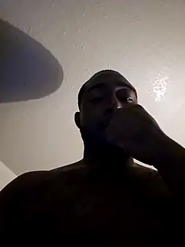 Snapshot of iLOVETRAY96 chatting on December 2025 05:46:01 AM iLOVETRAY96 online show from December 2025 05:46:01 AM