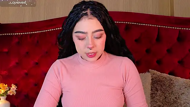 Snapshot of TaniaRedd_ chatting on December 2025 01:40:02 PM TaniaRedd online show from December 2025 01:40:02 PM