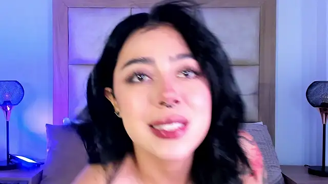 Snapshot of TaniaRedd_ chatting on February 2026 01:37:01 PM TaniaRedd online show from February 2026 01:37:01 PM