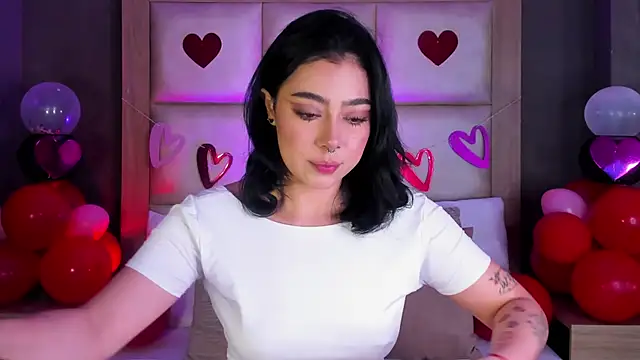 Snapshot of TaniaRedd_ chatting on February 2026 02:03:01 PM TaniaRedd online show from February 2026 02:03:01 PM