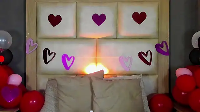 Snapshot of TaniaRedd_ chatting on February 2026 02:14:01 PM TaniaRedd online show from February 2026 02:14:01 PM