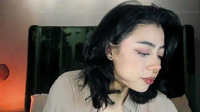 Snapshot of TaniaRedd_ chatting on February 2026 01:21:01 PM TaniaRedd online show from February 2026 01:21:01 PM