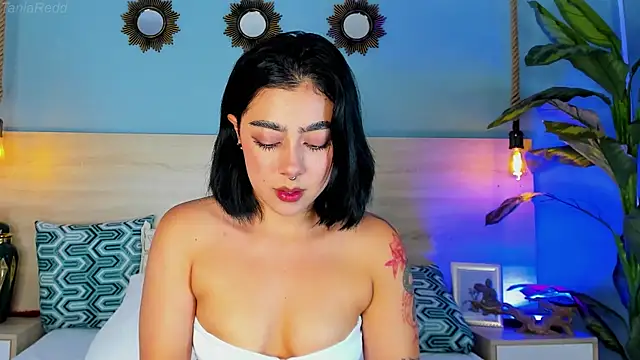 TaniaRedd  online show from April 2026 05:57:01 PM