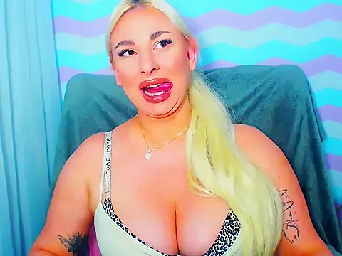 Snapshot of LuxuriaGoddess chatting on June 2026 07:29:01 PM LuxuriaGoddess online show from June 2026 07:29:01 PM