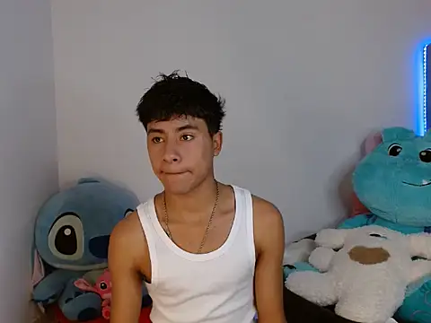 Snapshot of Sebas_Ross04 chatting on February 2026 11:05:02 PM Sebas Ross04 online show from February 2026 11:05:02 PM