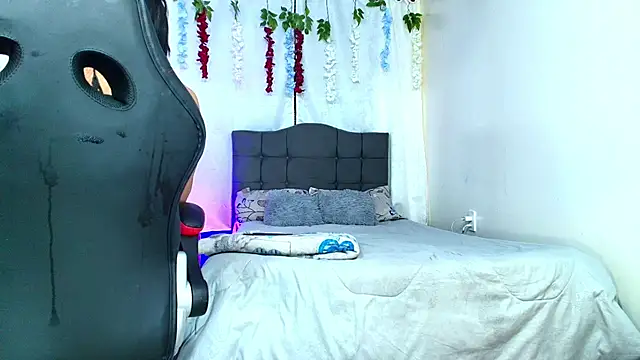 Valentina and sneider  online show from July 2026 02:15:02 AM