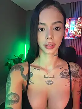 Snapshot of VegaLuxe chatting on December 2025 02:45:02 PM VegaLuxe online show from December 2025 02:45:02 PM