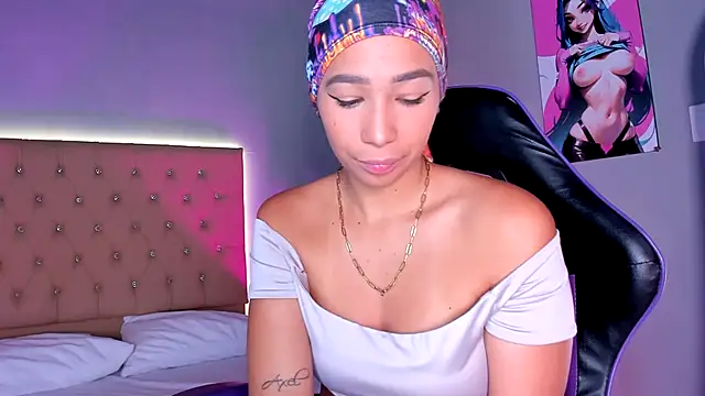 Snapshot of EmmaLawrence_ chatting on December 2025 08:36:02 PM EmmaLawrence online show from December 2025 08:36:02 PM