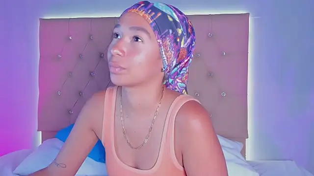 Snapshot of EmmaLawrence_ chatting on January 2026 07:50:02 PM EmmaLawrence online show from January 2026 07:50:02 PM