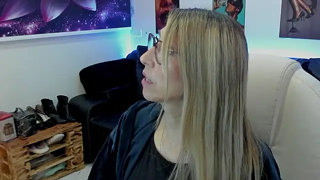 Snapshot of Scarlett_079 chatting on February 2026 12:44:02 PM Scarlett 079 online show from February 2026 12:44:02 PM