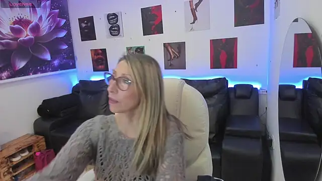 Snapshot of Scarlett_079 chatting on February 2026 11:50:01 AM Scarlett 079 online show from February 2026 11:50:01 AM