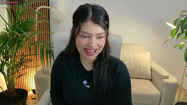 victoria   moon online show from May 2026 02:33:01 PM