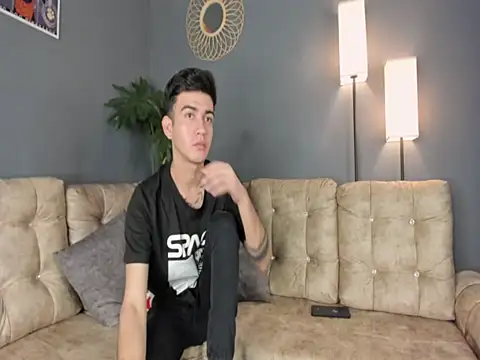 Feiccer Thomson1 online show from December 2025 08:02:01 PM