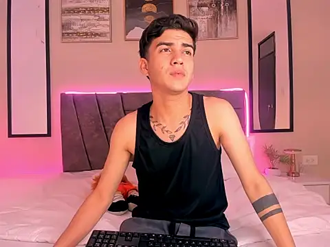 Feiccer Thomson1 online show from February 2026 01:37:01 AM