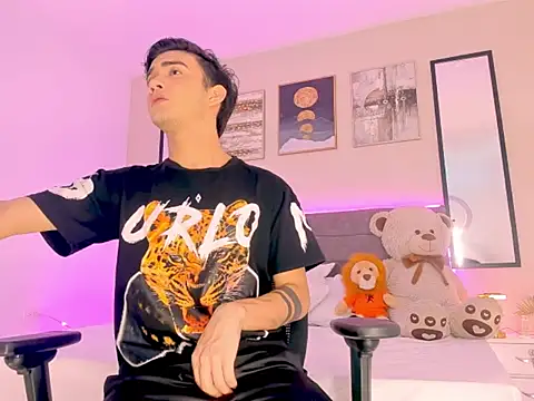 Feiccer Thomson1 online show from February 2026 05:41:01 PM